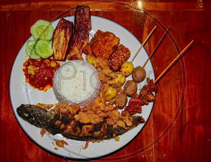 Indonesian food: Nasi rames