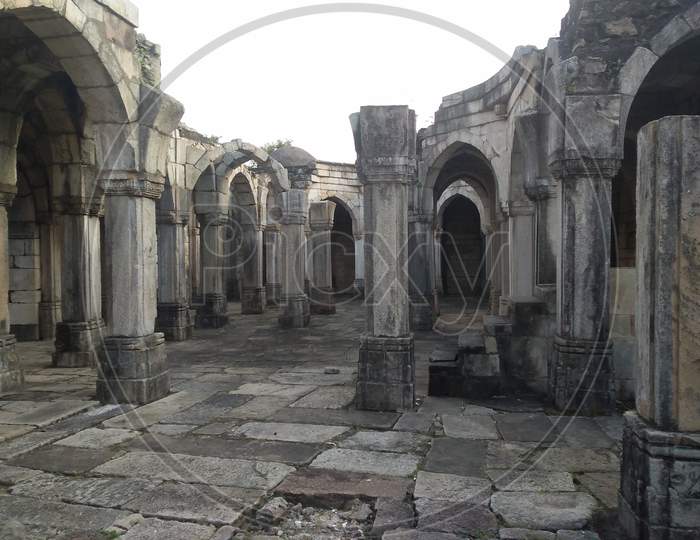 Old palace and ruins