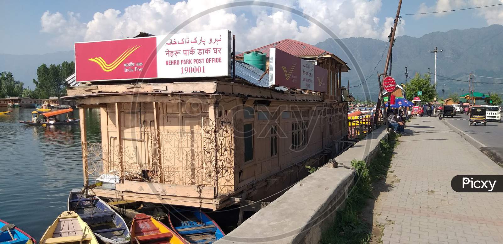 Floating post office, dal lake