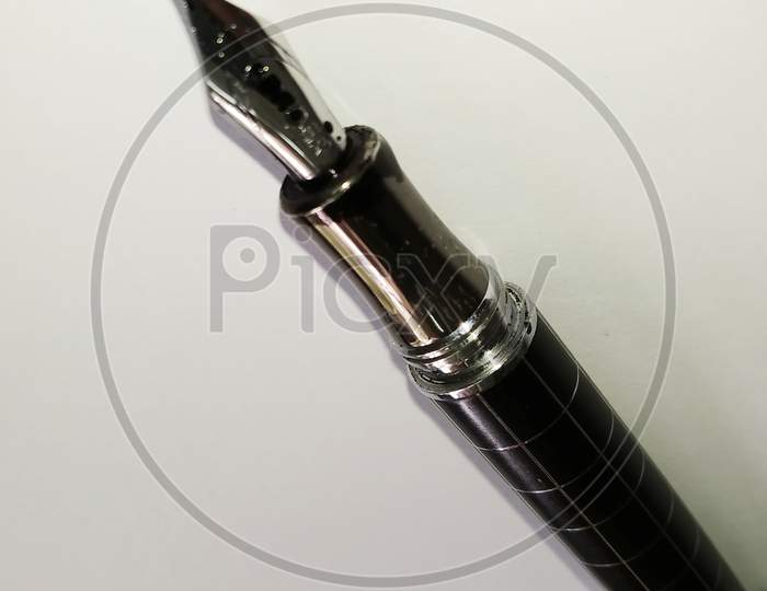A Ink Pen With Black Ink On The Nip