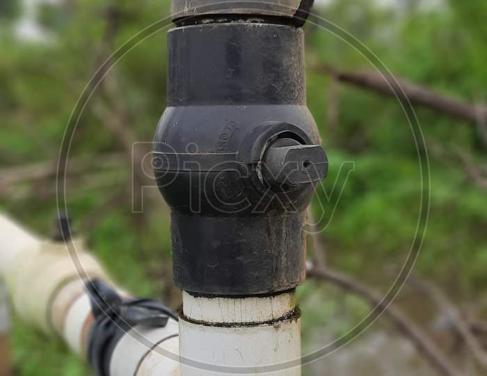motor pump connect to plastic pipe with  valves