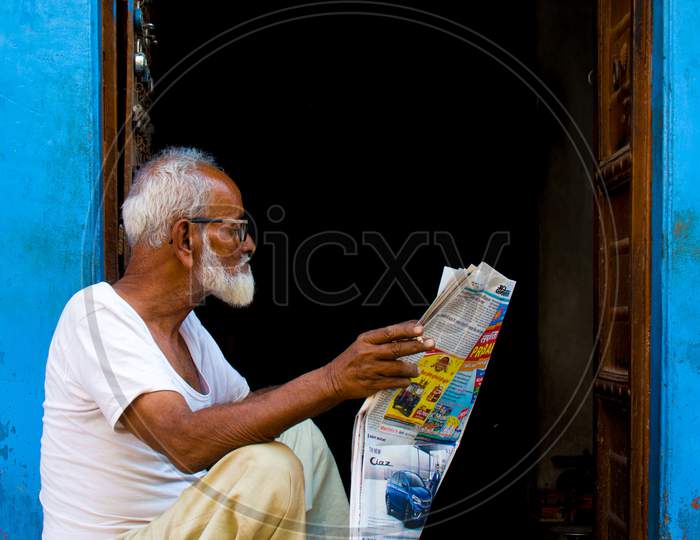 Old Man paper Reading