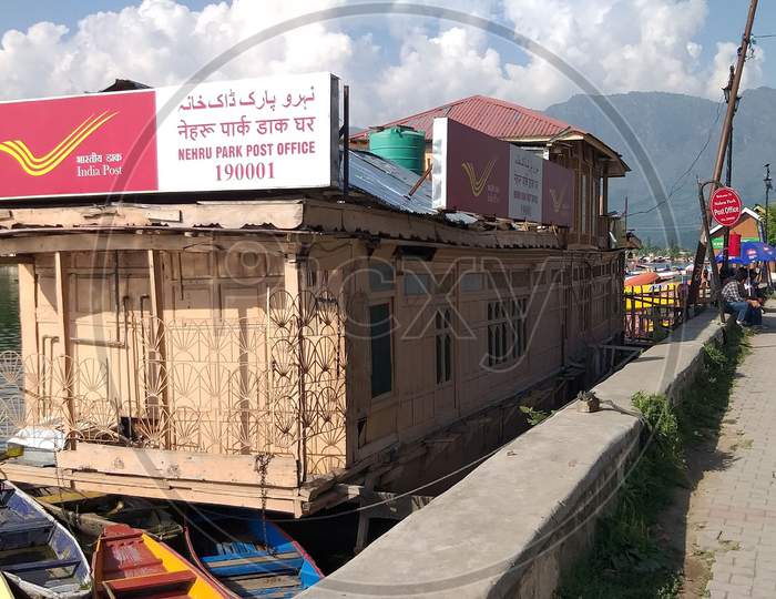 Floating post office, dal lake