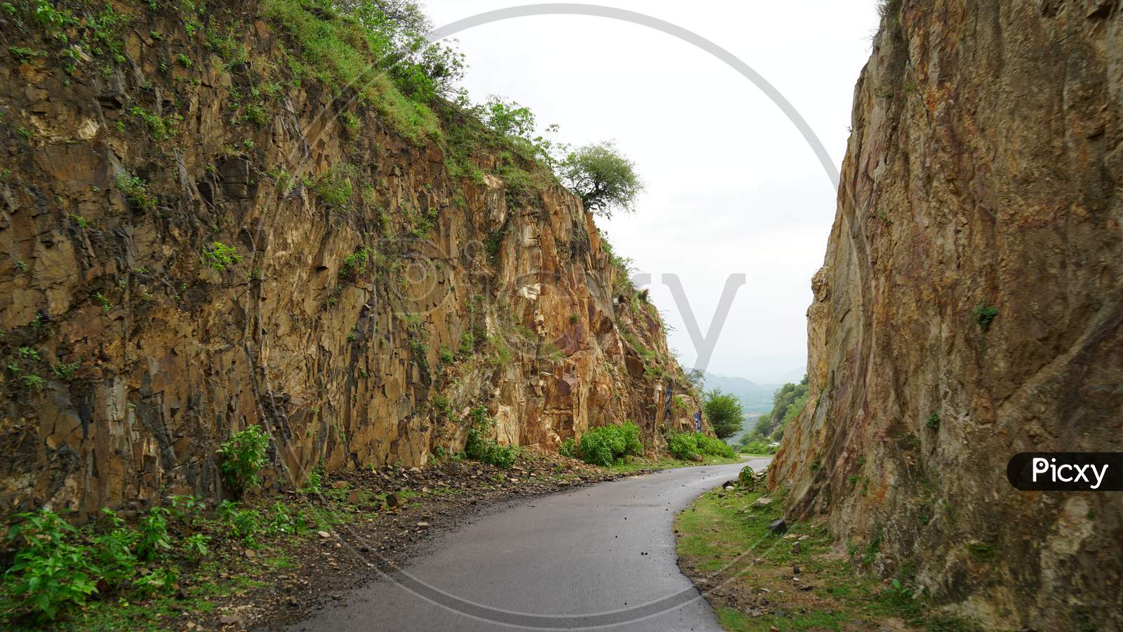 winding mountain road wallpaper