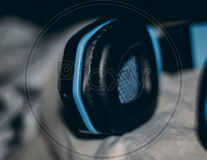 Boat Rockerz 510 Bluetooth Headphone With Thumping Bass, Up To 10H Playtime, Dual Connectivity Modes, Easy Access Controls And Ergonomic Design