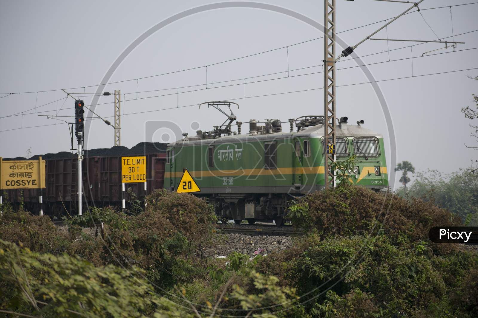 Khirai Midnapore, West Bengal, India - 11Th October 2020 : A Goods Train Of Indian Railway Accelerating.