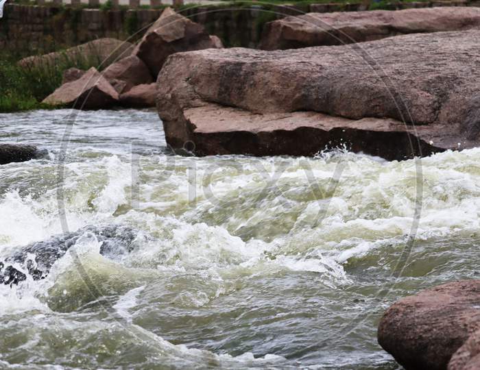 Water Flow between rocks