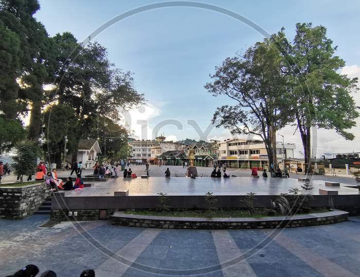 mall road|Wide angle