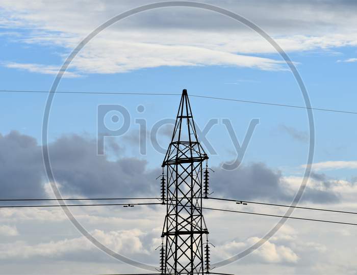 High voltage electric power transmission tower