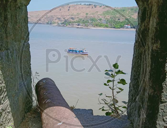 Sea Fort ,Coastal village, murud janjira cannon