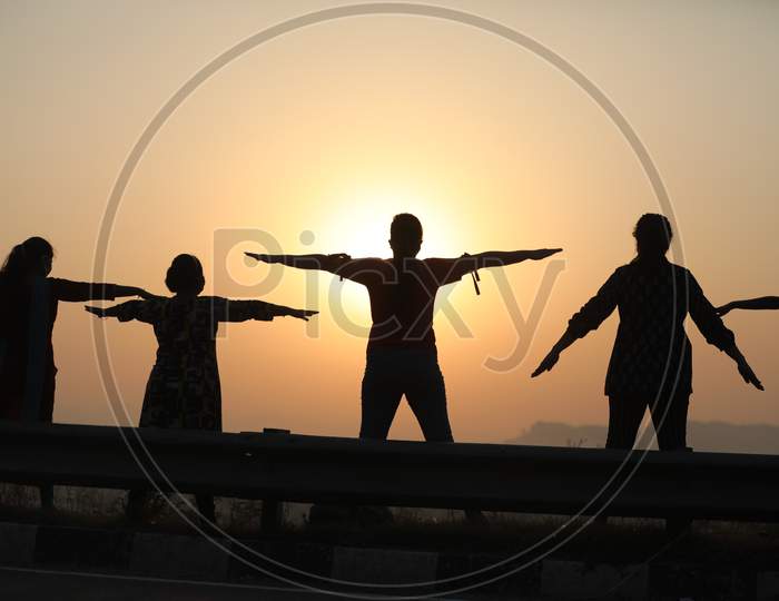 A group of girls perform morning exercises during the ongoing COVID-19 0.5.unlock lockdown, in outskirts of Jammu,10 october,2020.
