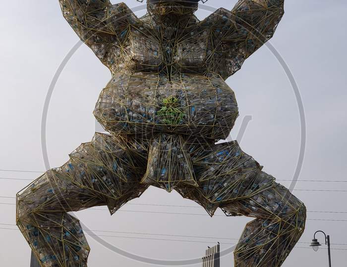 Statue from waste