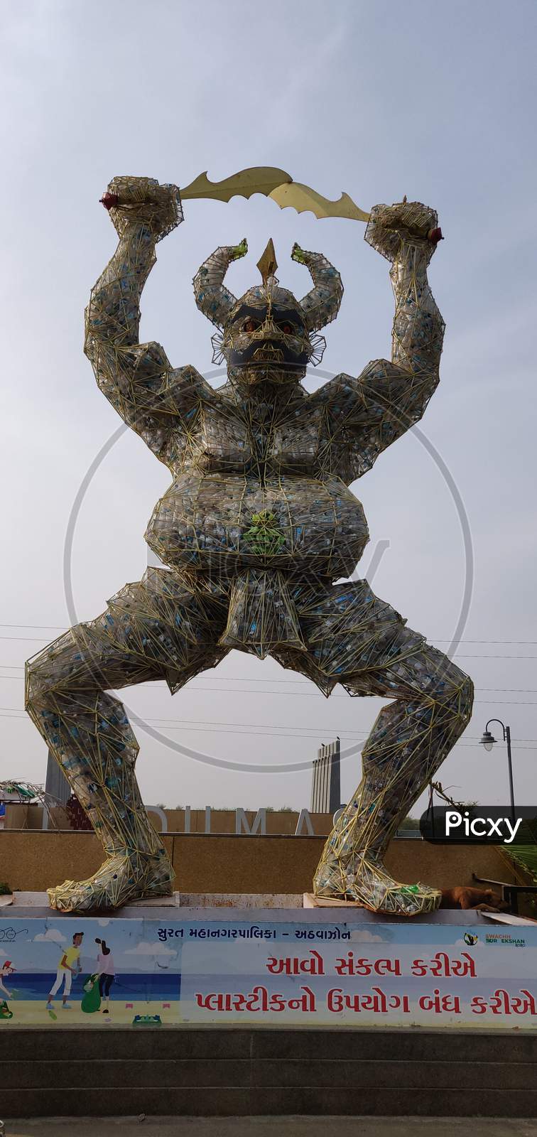 Statue from waste