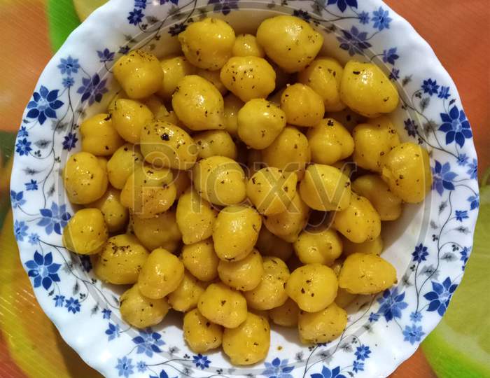 Chickpeas sprinkled with pepper powder