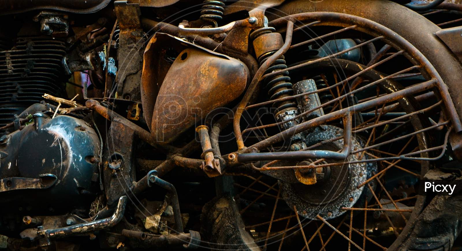 Image of rusted royal enfield bike-GI665549-Picxy