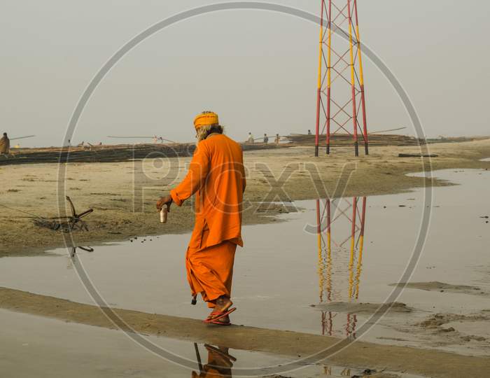 Pilgrims at the beach of Ganga Sagar