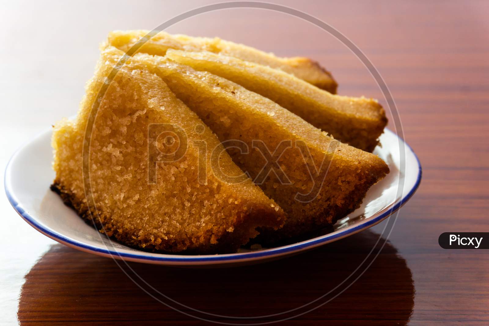 Eggless Rava Cake In A Plate