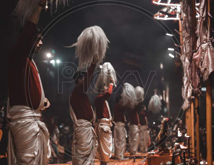 Ganga MahaArti Performed By Pandits