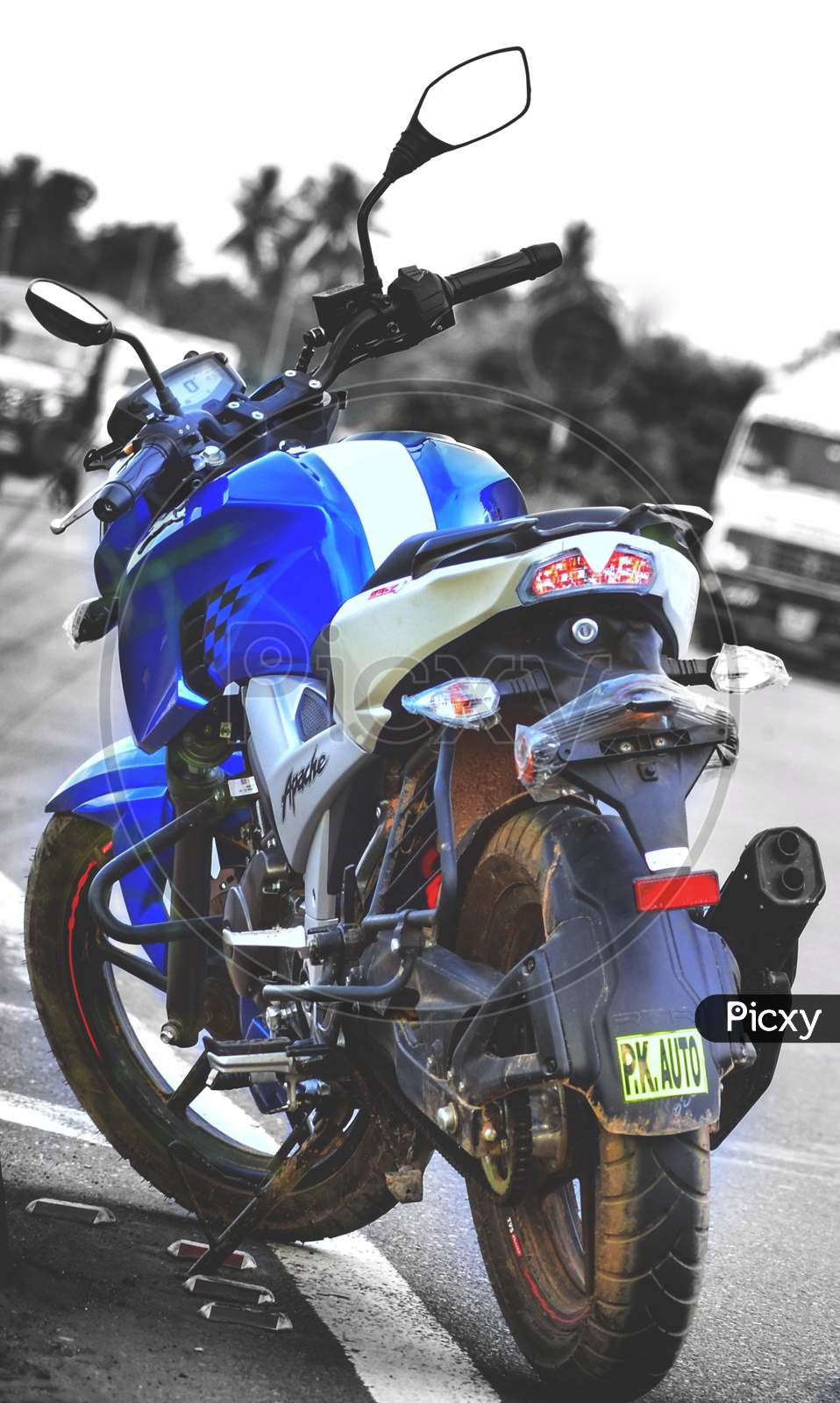 Image Of Tvs Apache Rtr 160 4v The Blue Variant Bike Ml Picxy