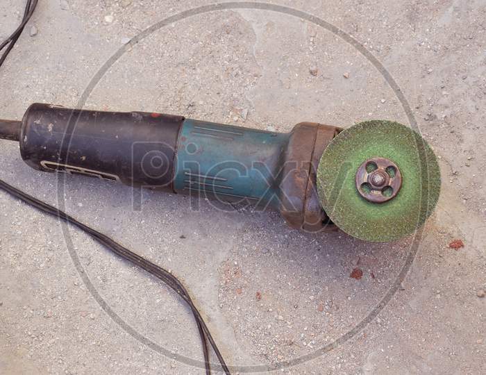 Metal cutter or metal angle grinder