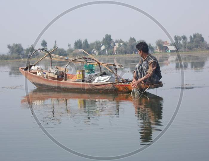 fisherman in dal lake
