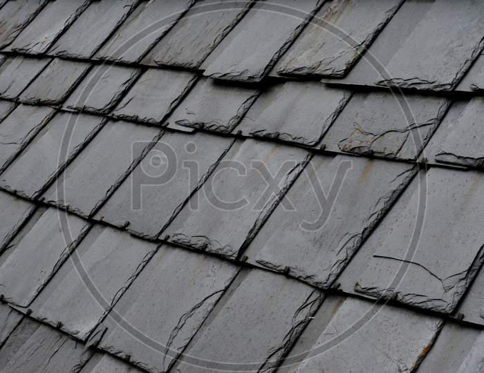 A texture formed by flat stones of rooftop of a house in Manali