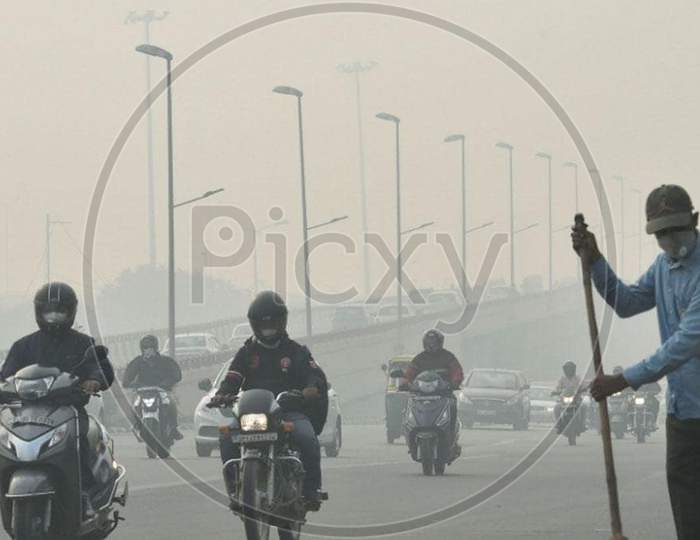 Delhi air again polluted