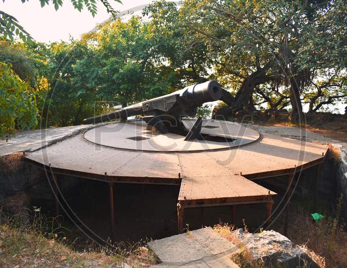 A Old Long Revolving Cannon Situated In The Top Of The Hill Near Mumbai.