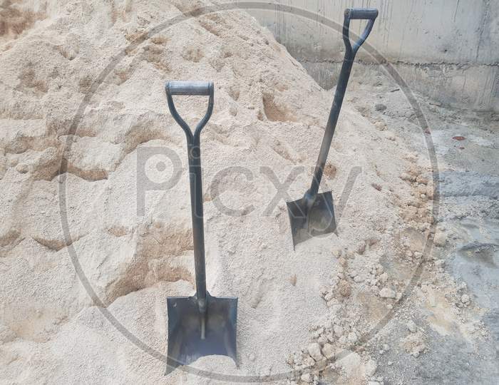 Building Material Supplier Dust Spade, Shovel (Belcha) With Wooden Handle,