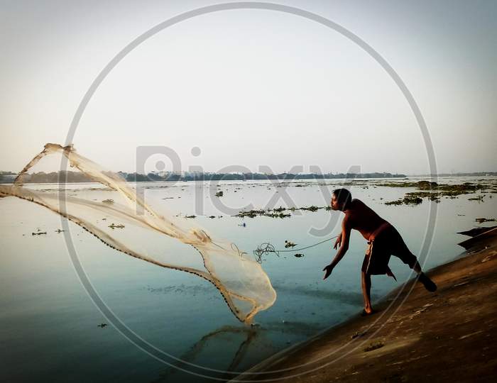 Fisher Man, Spreading/throwing net, Fishing.