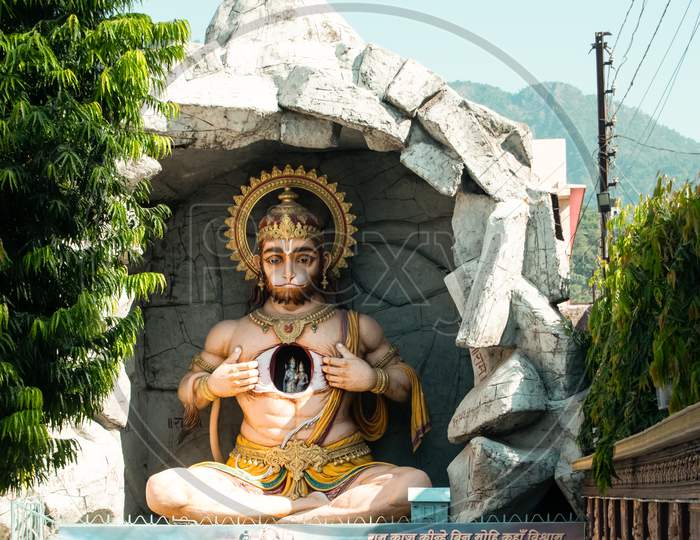 Lord Hanuman Statue showing ram sita in chest