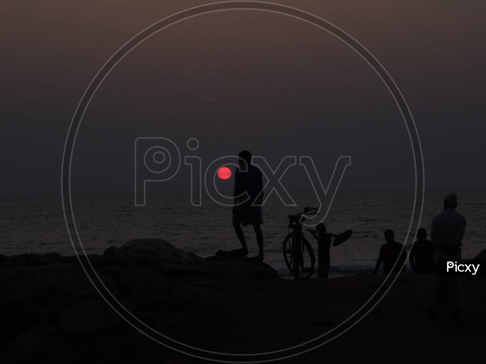 Silhouette photography for people in Twilight