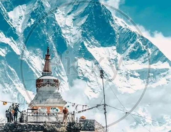 Himalayan region live mountain
