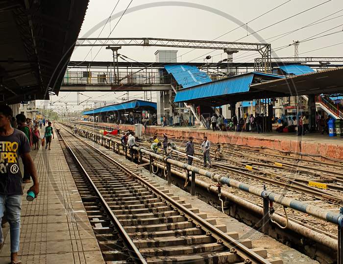 Perspective view of railway track and platform. Railway tracks under construction