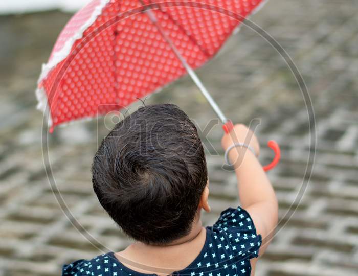 Kids Love Umbrella under sun and rains