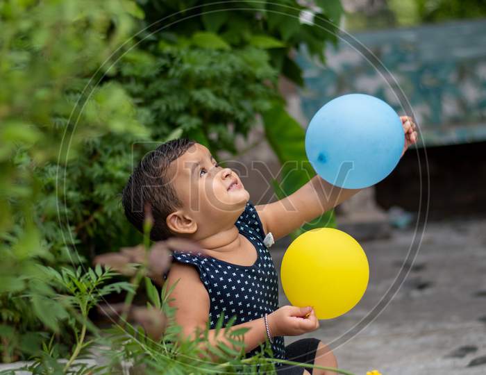 Kids Love Balloons