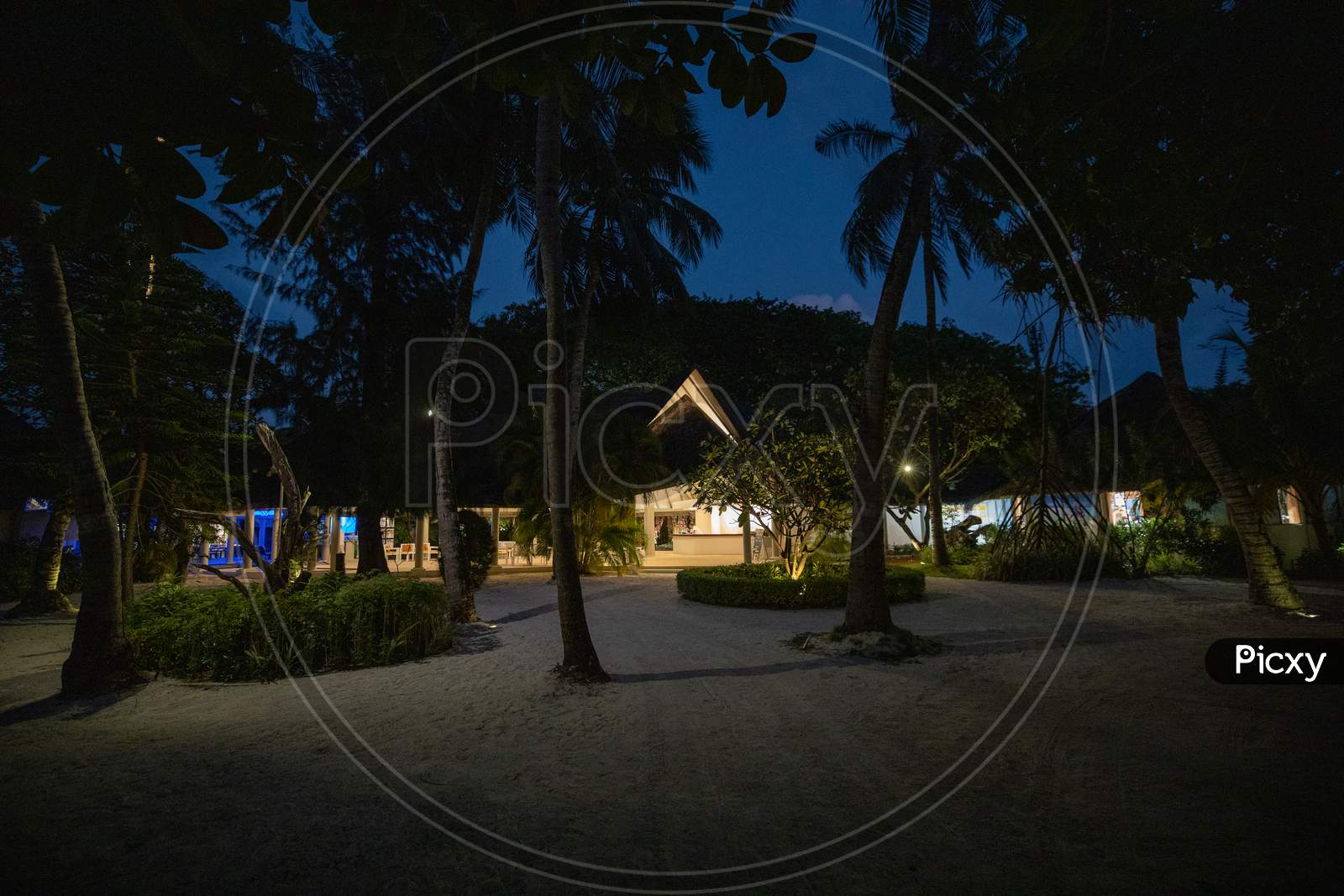 Huvafen Fushi Resort Maldives Night view