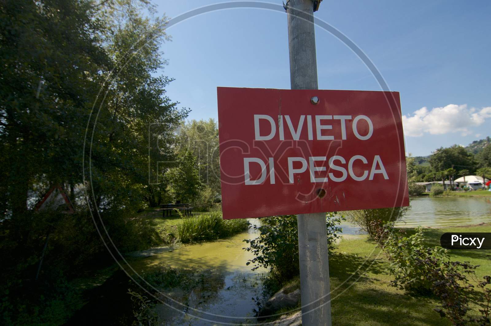 Italian Fishing Ban Sign (Divieto Di Pesca)
