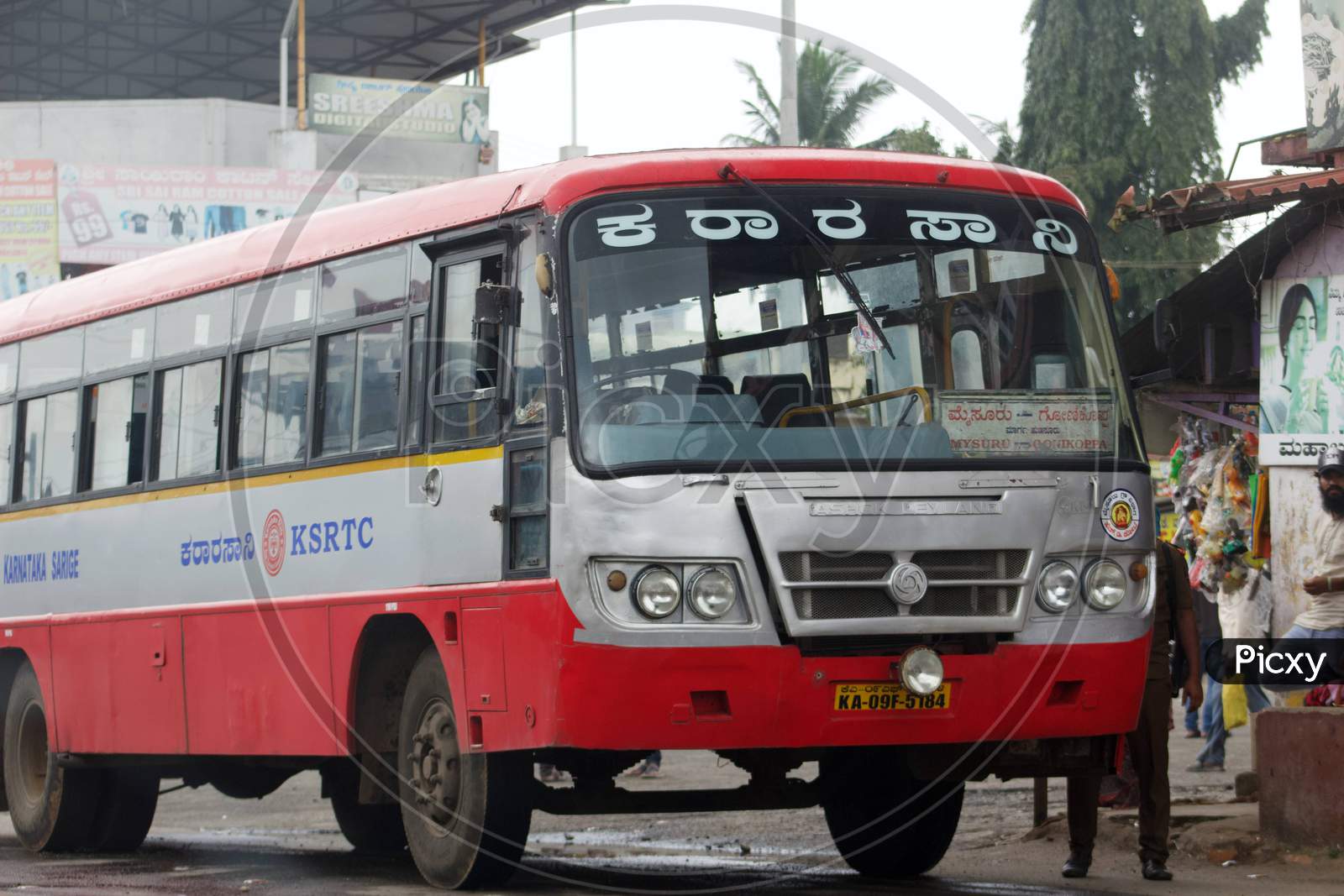 KSRTC Bus in Gonikoppal