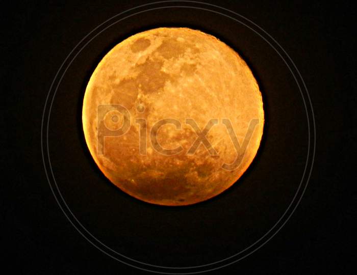 Full moon (red moon)