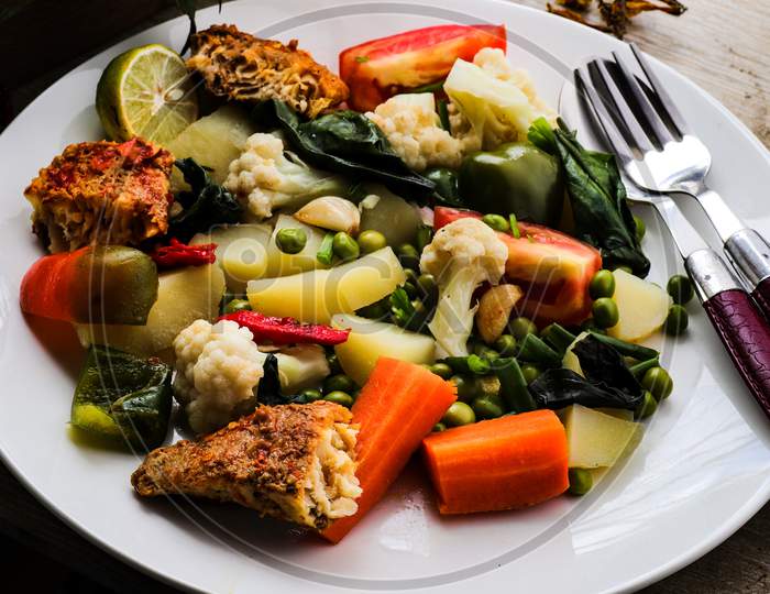 Mixed vegetables boiled with fried fish