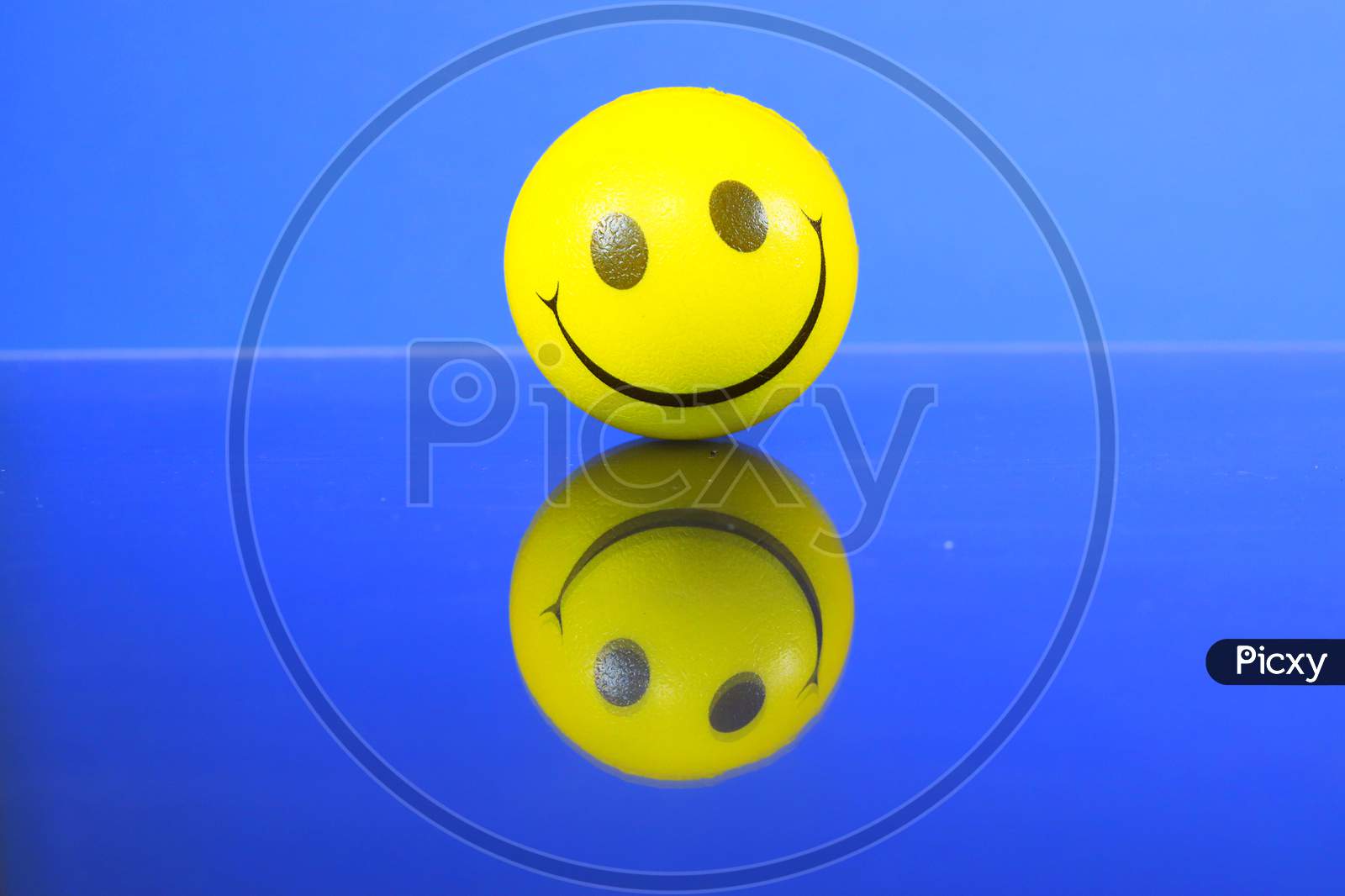 Yellow ball smiling face