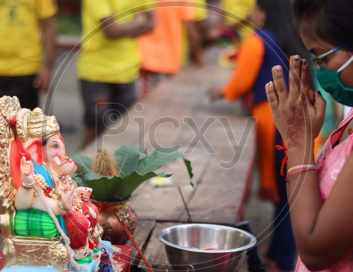 Ganesh visarjan candid photo at powai lake  (covid-19) 2020