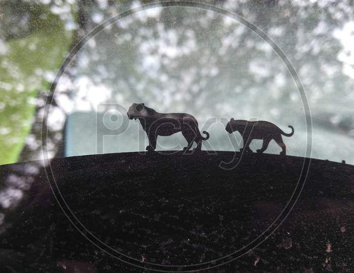Tata Nexon lion and lionesses image on back glass macro photography