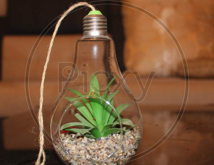 This picture shows an artificial hanging bulb