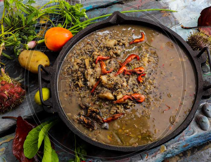 Black lentils curry with spicy herbs salad.