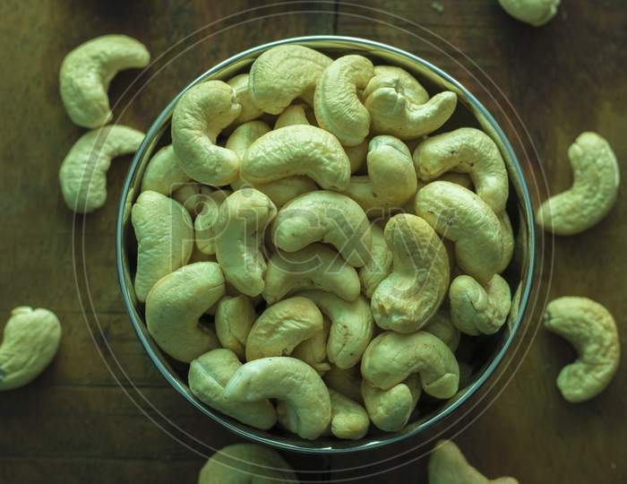 selective focus of cashew nuts