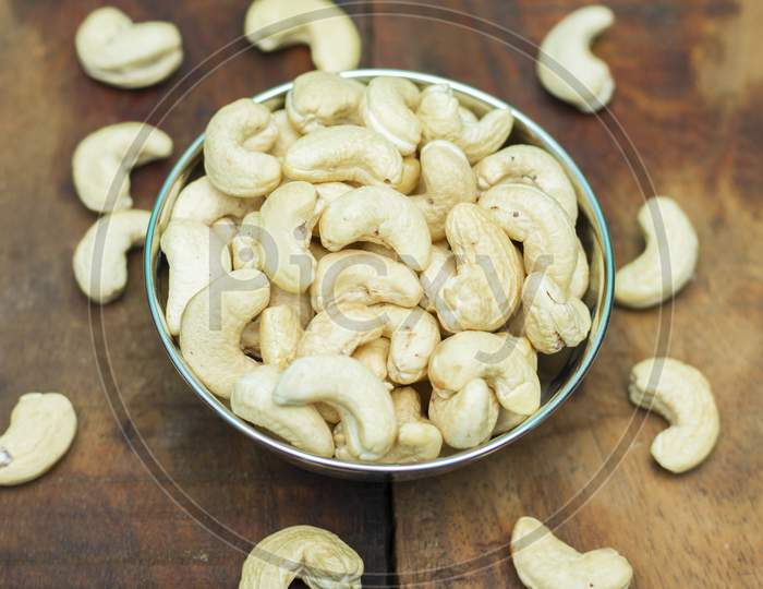 selective focus of cashew nuts
