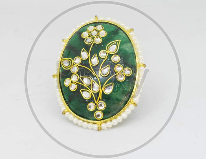 emerald kundan pendant
