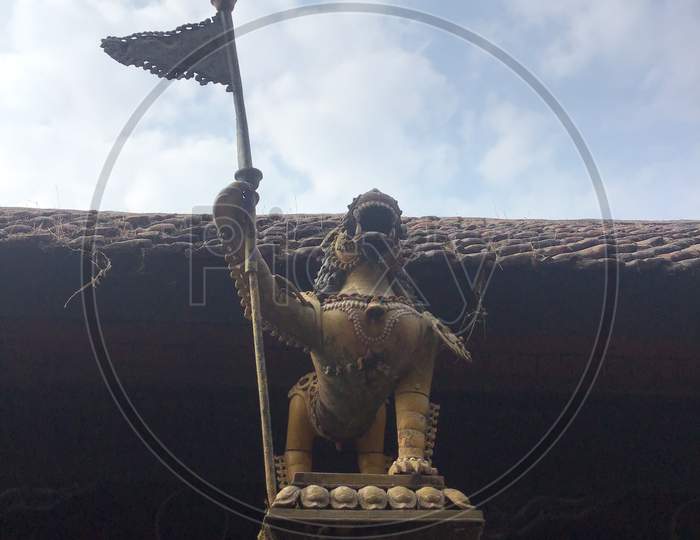 Golden statue of lion with flag